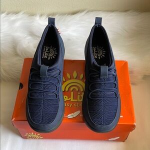 Solite by Easy Street SLEEK Navy Slip on Sneakers. Size 9M. Brand New With box.